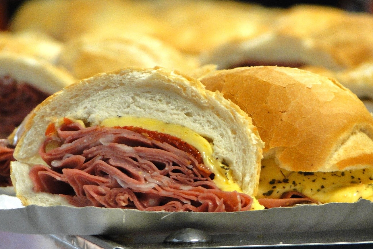 O tradicional pão com mortadela de São Paulo