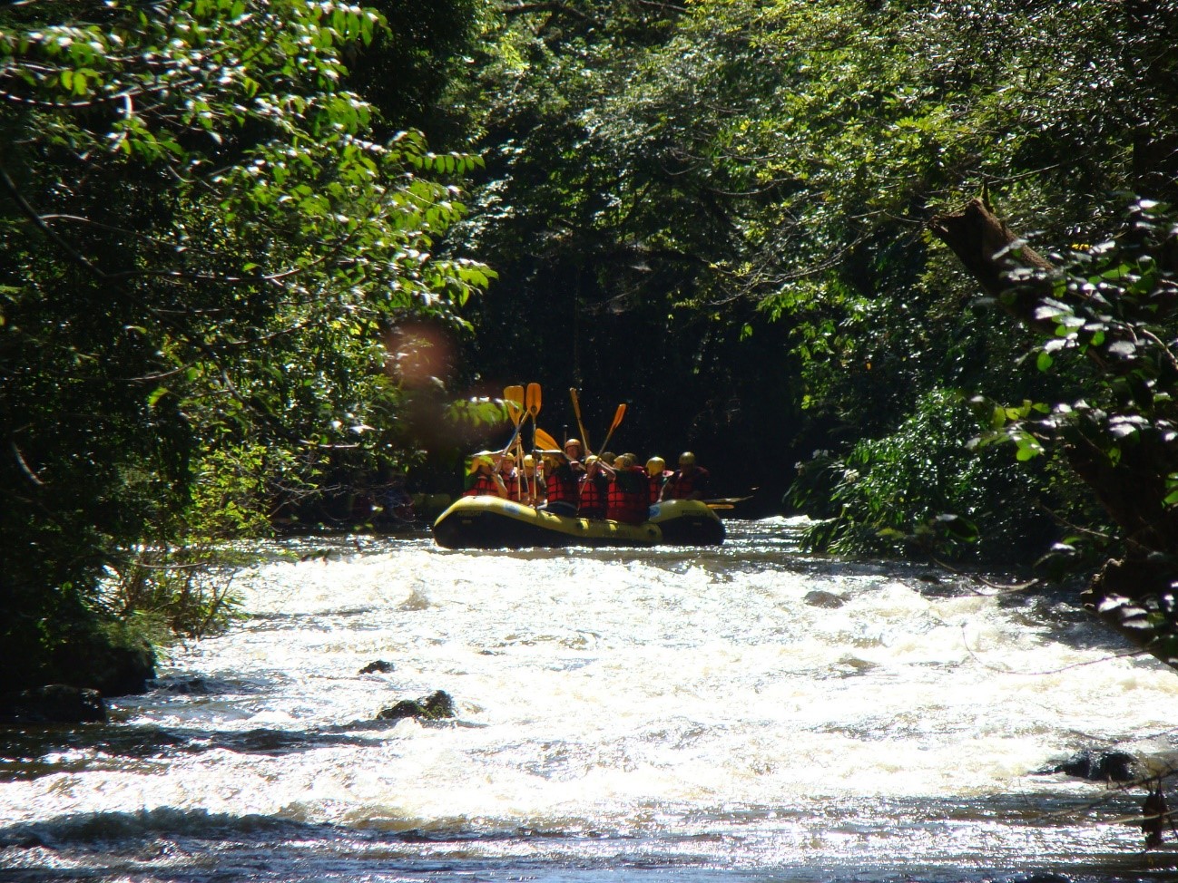 Prática de Rafting no Rio Paranhara, Três Coroas/RS